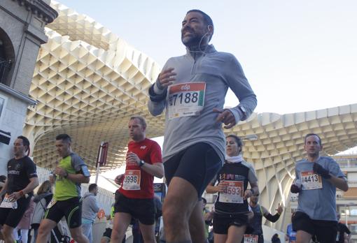 ¿Has corrido la Medio Maratón de Sevilla? ¡Búscate en las galerías de imágenes de ABC!