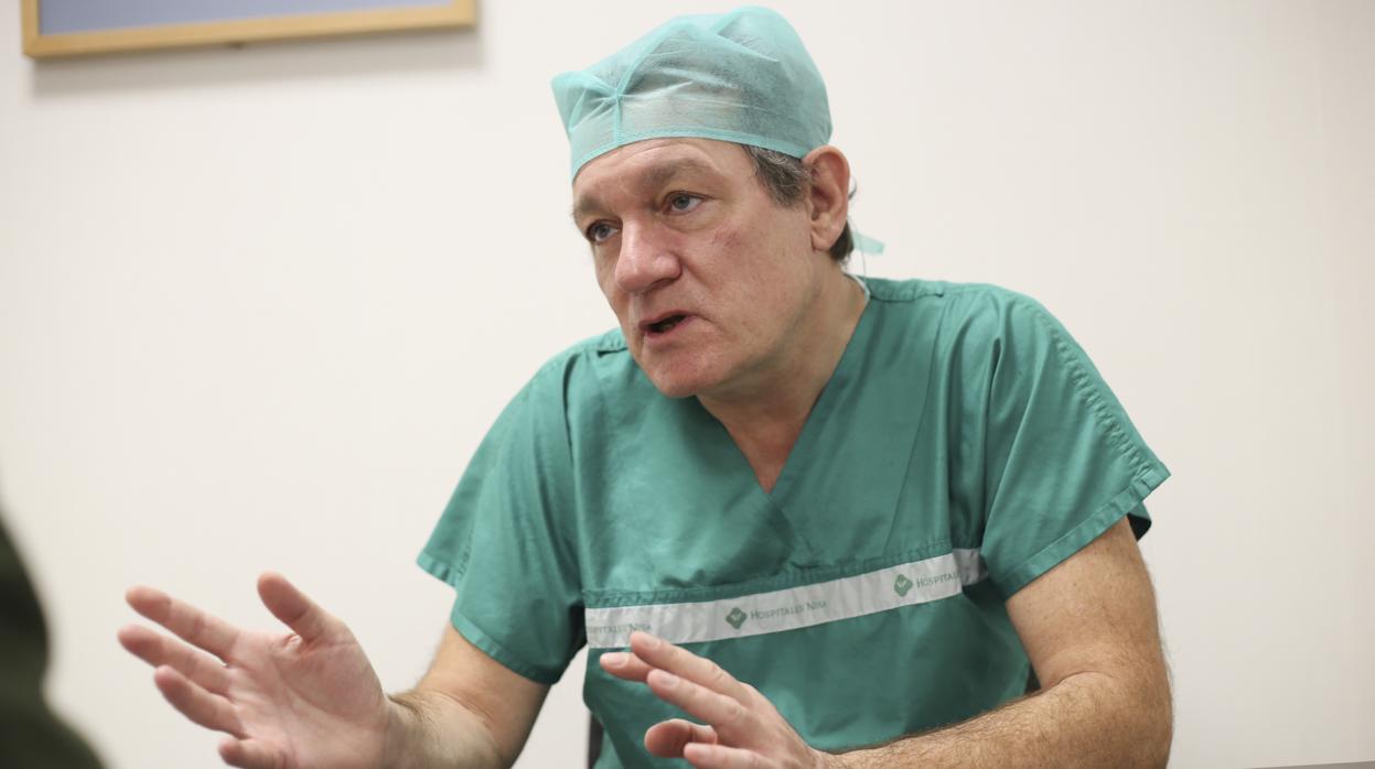 El doctor Guichard este sábado en el Hospital Vithas Nisa Sevilla