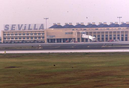 Misterio en la antigua terminal del aeropuerto de Sevilla