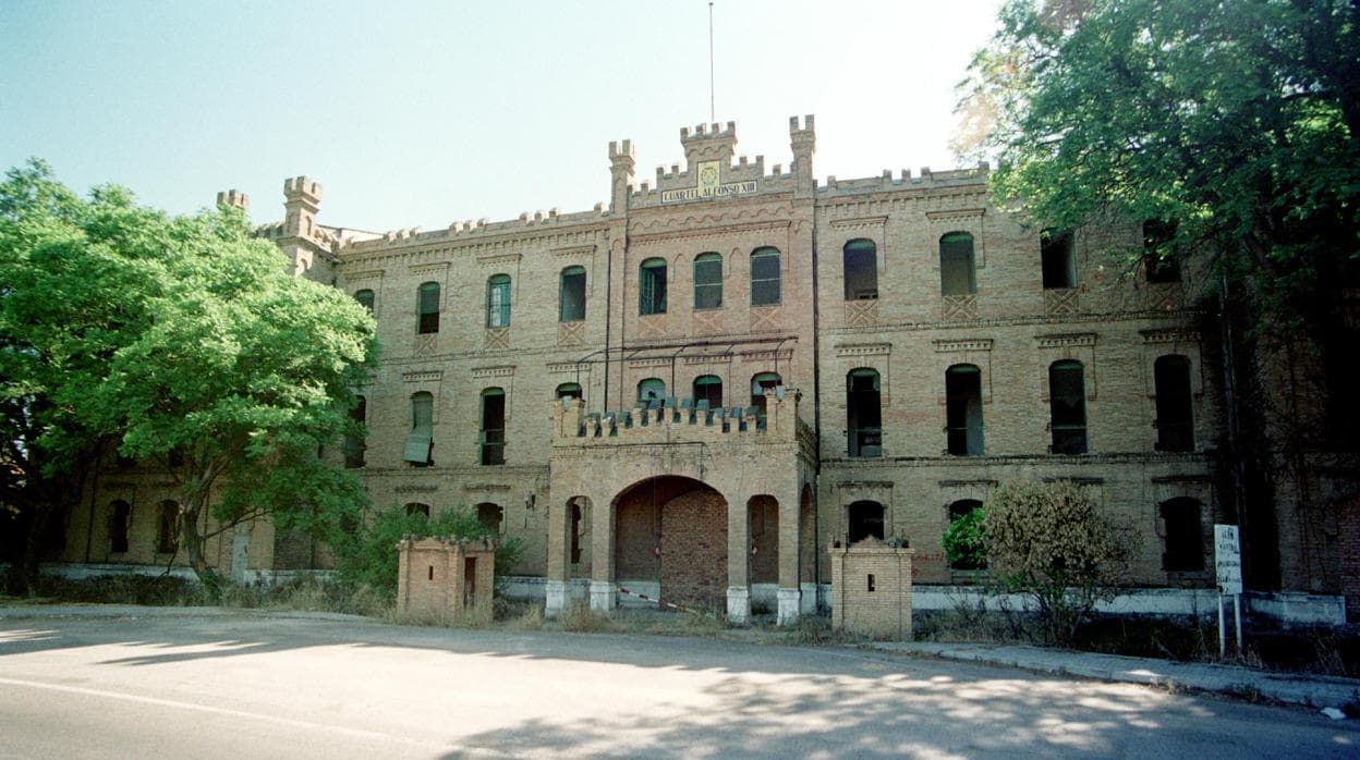 El cuartel Alfonso XIII de Sevilla lleva abandonado varios años