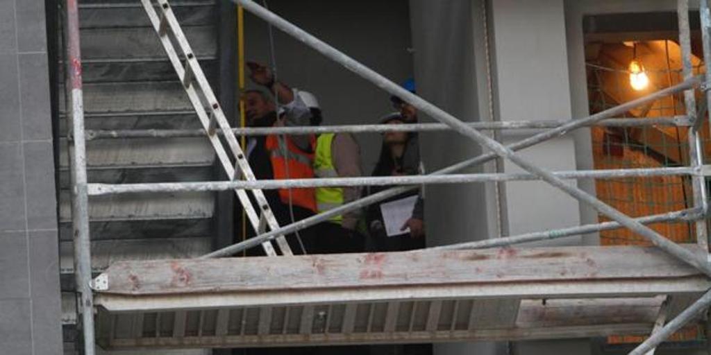 Fallece un obrero al caer de un segundo piso en el barrio de Triana