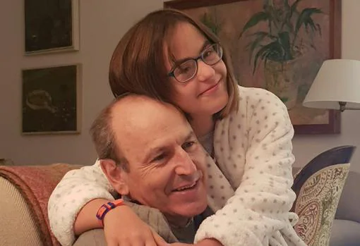 Ángela Barón junto a su padre