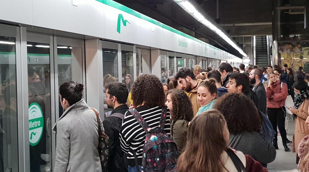 Estación del metro de Sevilla durante los servicios mínimos