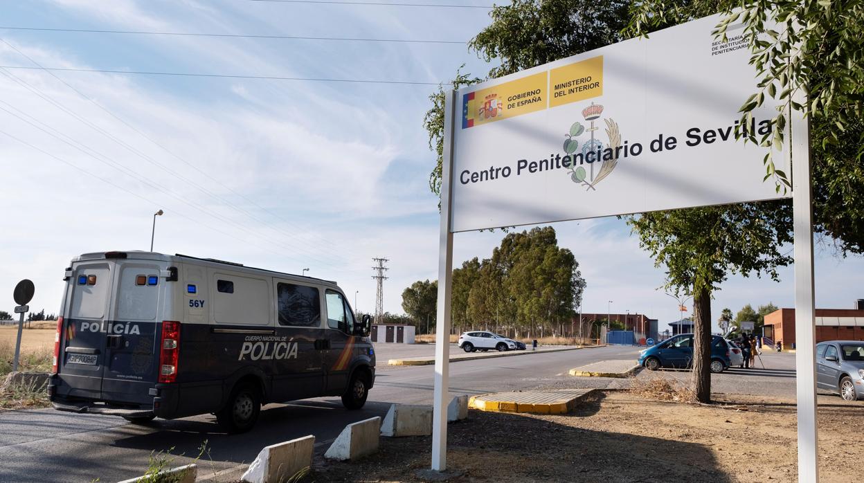 Llegada de los miembros al Centro Penitenciario de Sevilla I