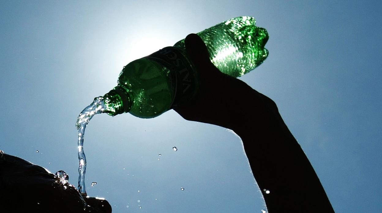 El agua es el líquido más recomendable para hidratarnos