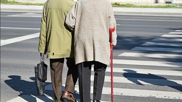 Una anciana sigue a un ladrón que trató de robarle una cadena de oro en la avenida de la Paz de Sevilla