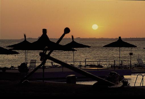 Imagen de una playa de El Puerto de Santa María al atardecer