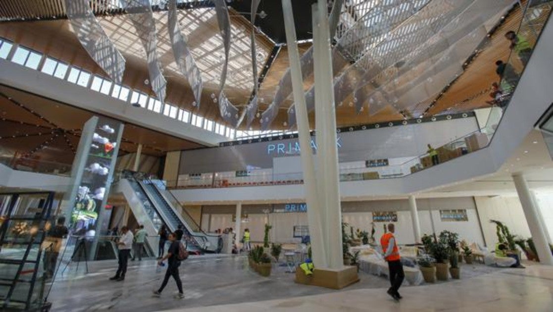 Todas las tiendas bares y restaurantes que estaran en el centro comercial Lagoh