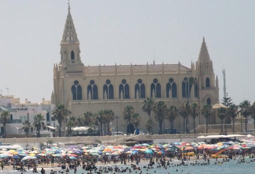 Santuario de Regla. A la derecha, el humilladero, donde apareció la talla de la Virgen