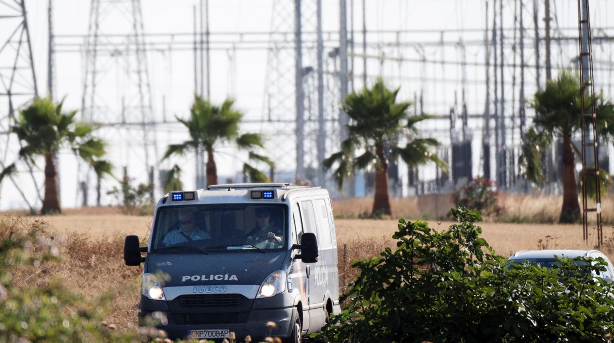 El furgón policial que llevó a los miembros de la Manada a Sevilla I el pasado 21 de junio