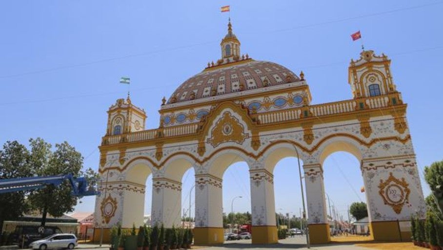 Casi un centenar de diseños en el concurso para la portada de la Feria