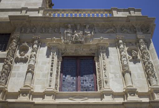 Fachada del Ayuntamiento donde se encontraba el balcón de forja