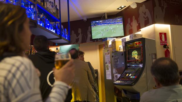 Piden cárcel a dos sevillanos por piratear el canal de televisión de Movistar