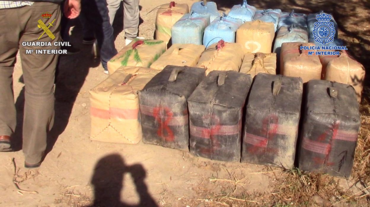 Los detenidos acercaban la droga a la desembocadura del río Guadalquivir
