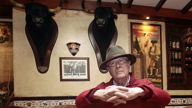 Ángel Vela Nieto: «Si Belmonte se queda en la calle Feria hubiera sido el mejor anticuario del Jueves»