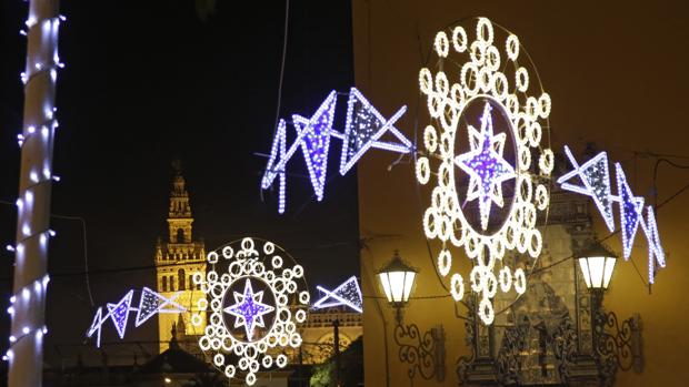 Azul plata y oro para iluminar la Navidad de Sevilla