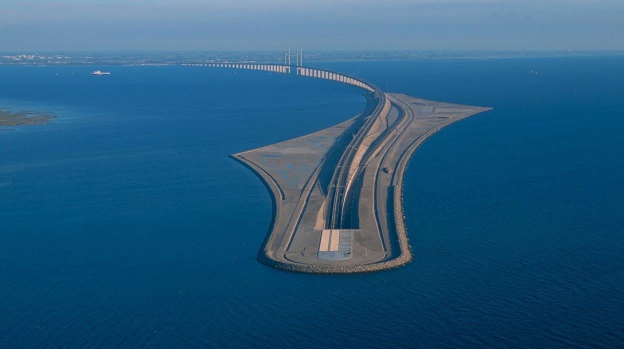 El túnel-puente de Oresund conecta desde 2000 Suecia con Dinamarca