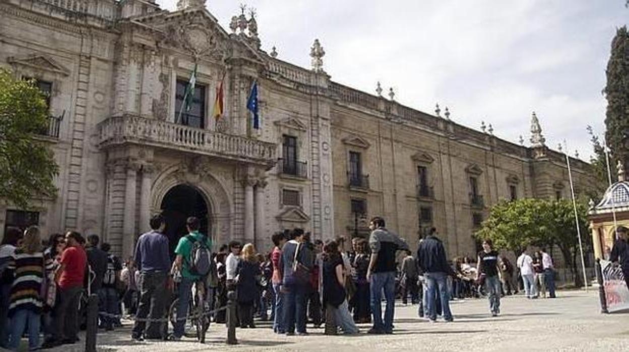 Fachada de la Universidad de Sevilla