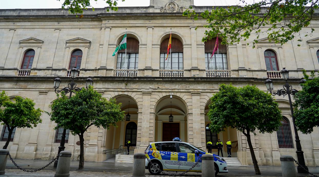 La administración local sólo mantiene activos los servicios esenciales en Sevilla
