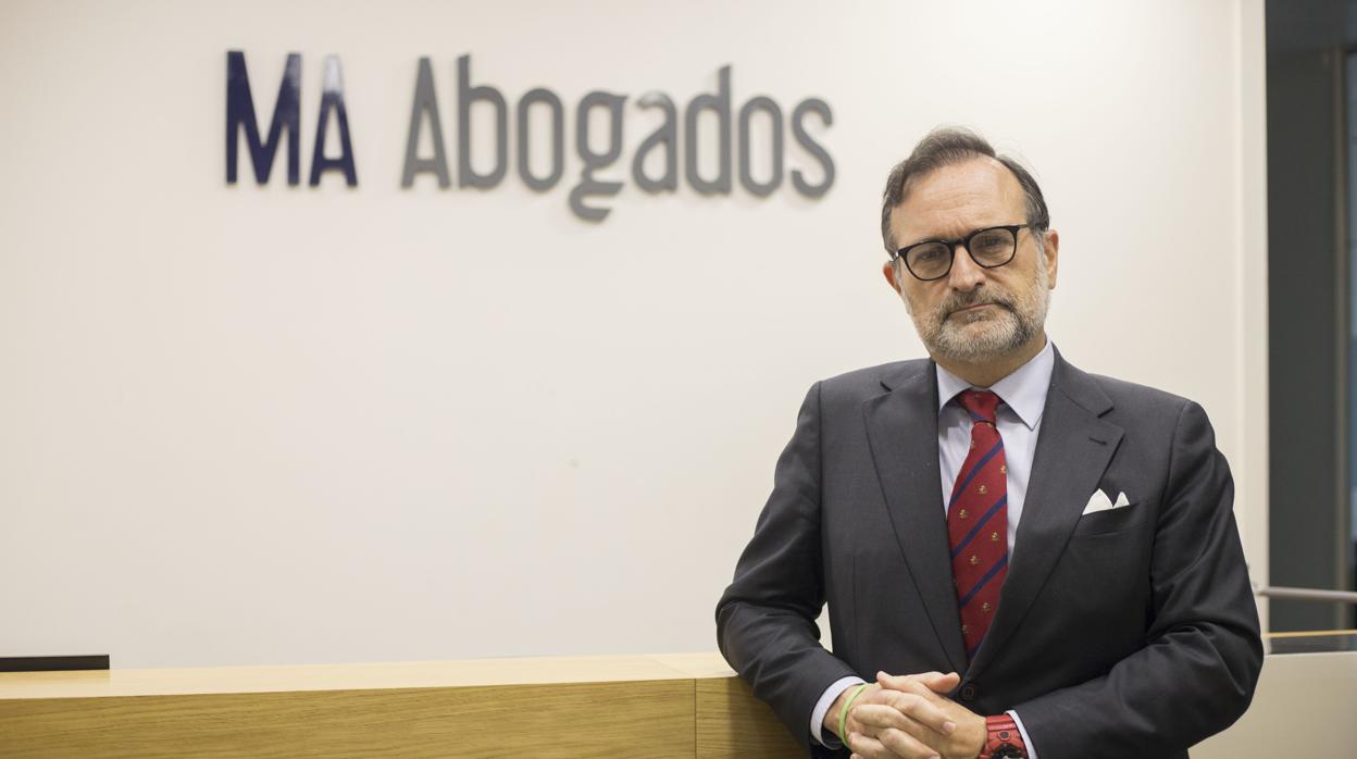 Lo del permiso retribuido me recuerda al muro que iba a construir Trump y  que pagarían los mejicanos»