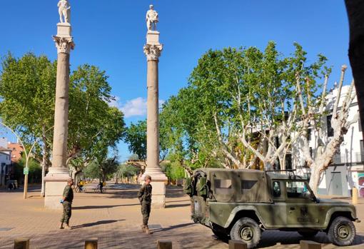 Militares patrullando en la Alameda de Hércules