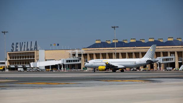 Espadas reclama al Gobierno que incluya el aeropuerto de Sevilla en la lista de vuelos internacionales