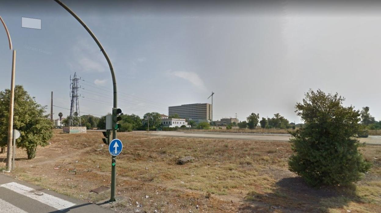 La parcela de la avenida de Jerez que está junto al Hospital Militar será urbanizada