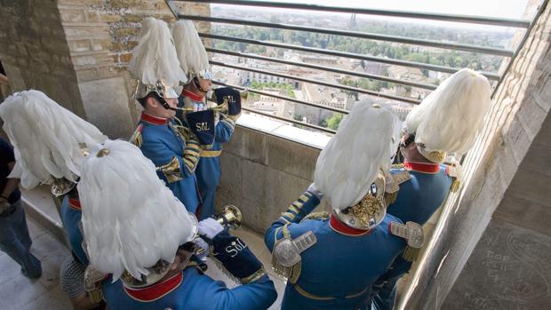 Lágrimas de San Pedro por las víctimas del coronavirus desde la Giralda