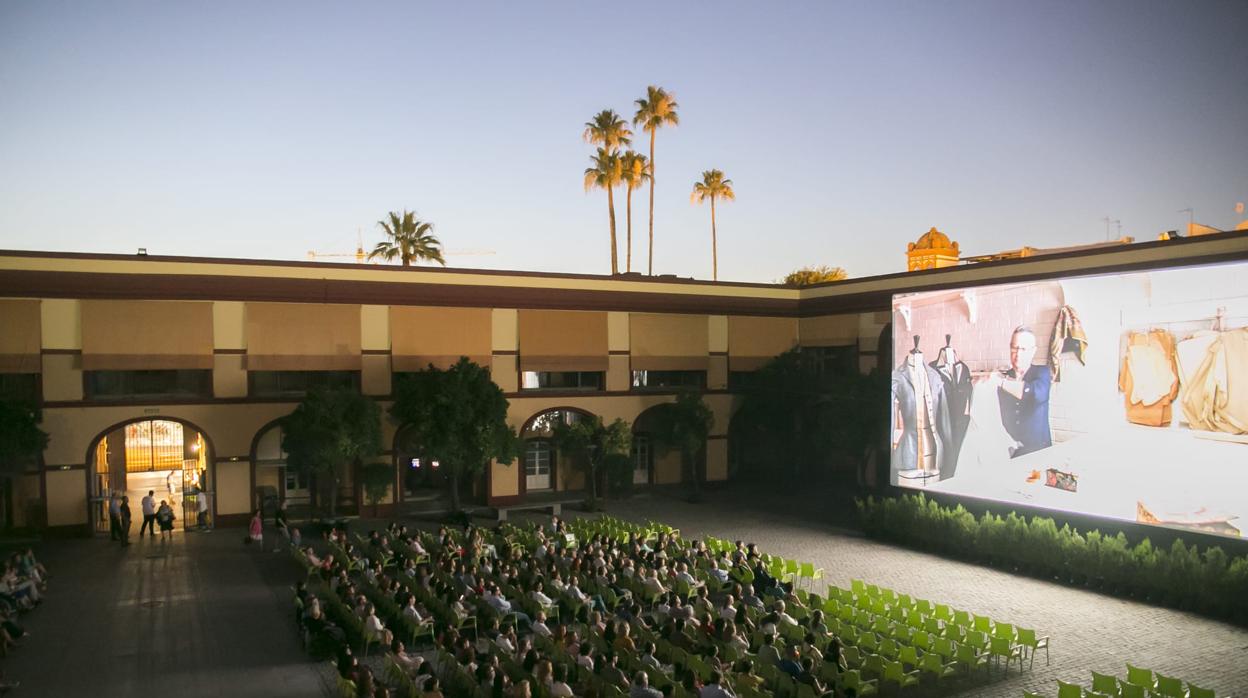El cine de verano de la Diputación de Sevilla es un clásico de la noche estival