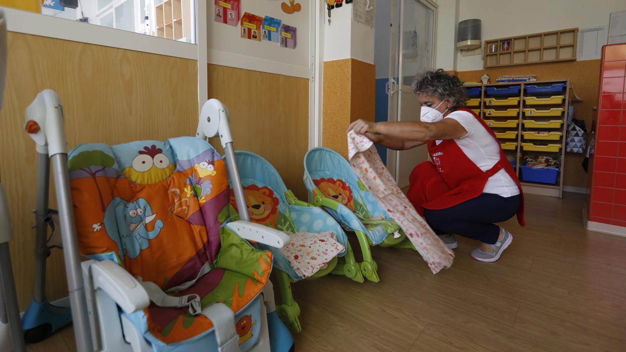 Preparativos en uno de los centros educativos que inicia este martes el curso escolar