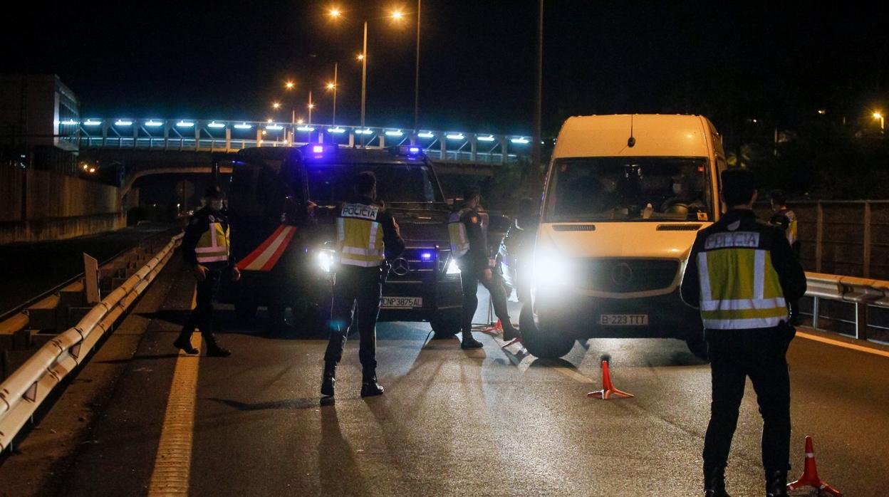 Control de la Policía para impedir entradas y salidas de la ciudad