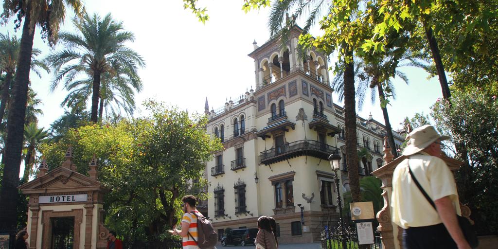 El hotel Alfonso XIII cierra sus puertas por la crisis del coronavirus ...