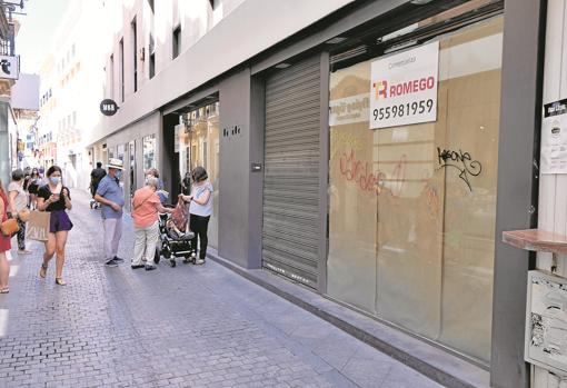 San Eloy, una de las calles más afectadas por el cierre de comercios