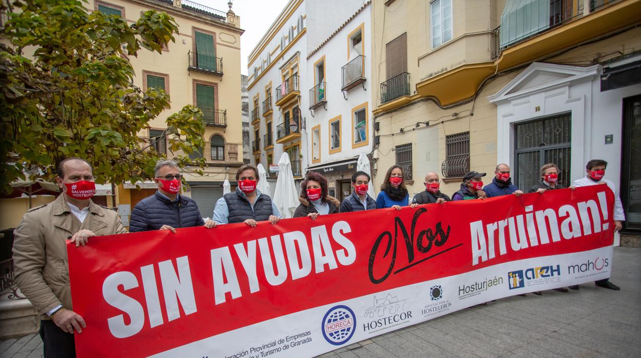 Protesta de los hosteleros sevillanos por las medidas de la Junta