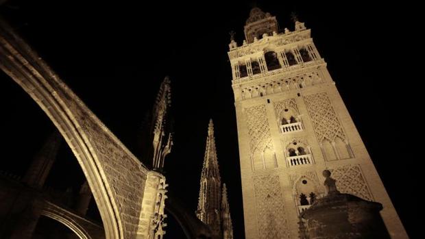 Los monumentos de Sevilla tendrán nueva iluminación turística y podrán cambiar de color