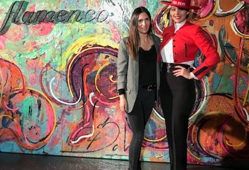 Marta Caparrós (a la izquierda) en uno de los eventos de su otra empresa