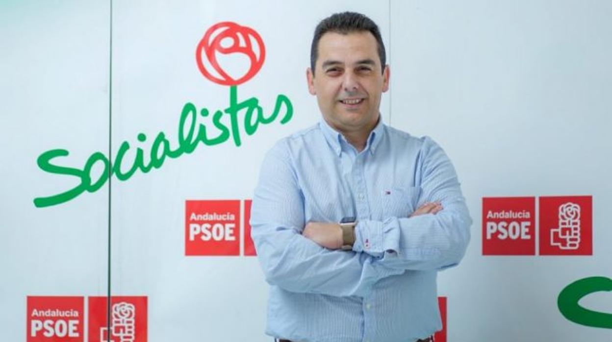 El alcalde de Casariche, el socialista Basilio Carrión