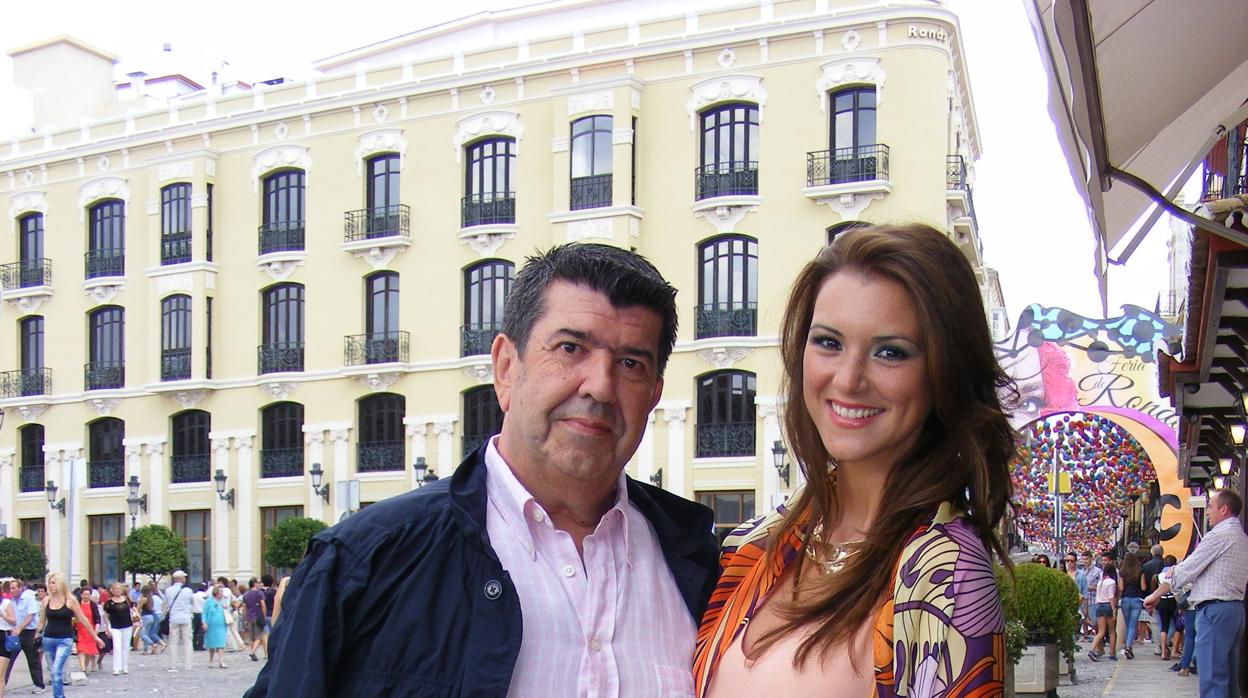 El empresario sevillano José María Gil Silgado junto a la que fue su pareja, la miss España María Jesús Ruiz