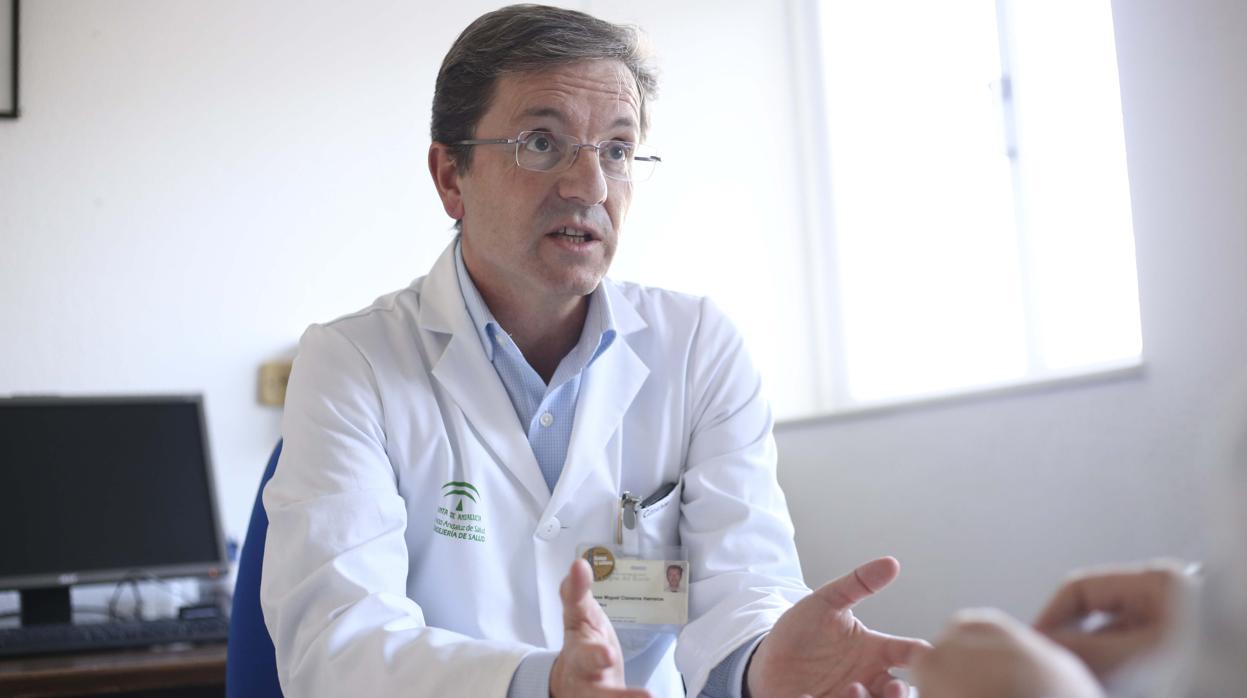 José Miguel Cisneros, jefe de Enfermedades Infecciosas del Hospital Virgen del Rocío