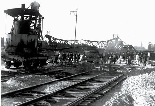 Obras de tendido de los raíles del tren