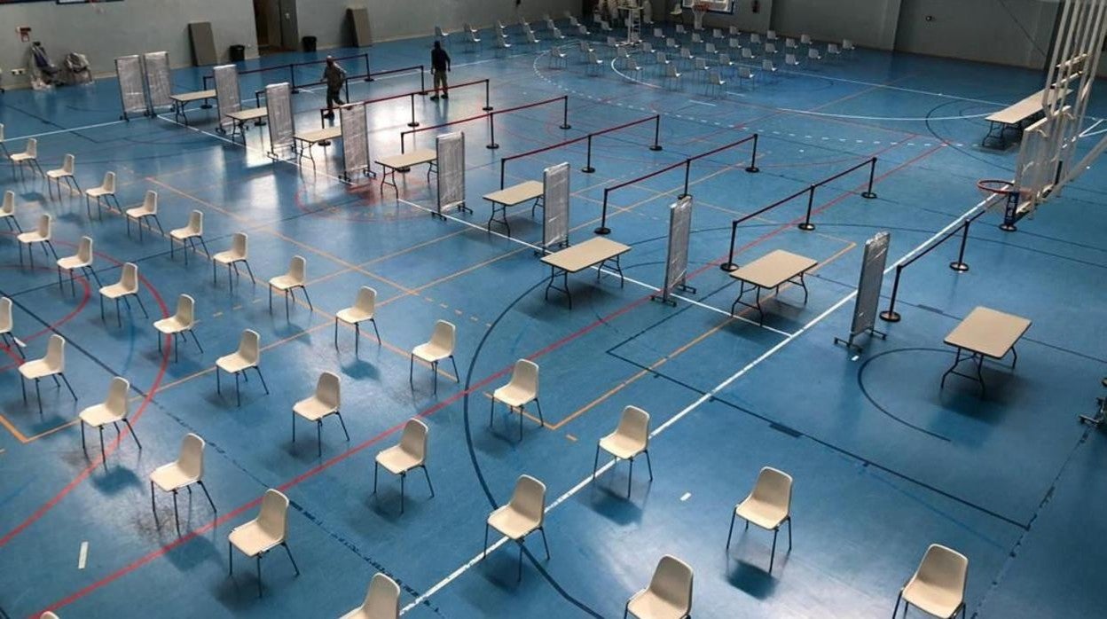 El polideportivo con que cuenta la Universidad de Sevilla en los Bermejales comienza hoy la vacunación