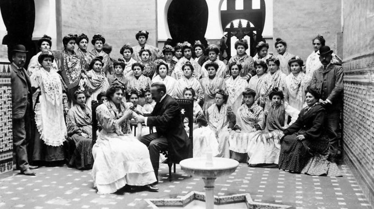 Operarias de la fábrica de tabacos vacunándose