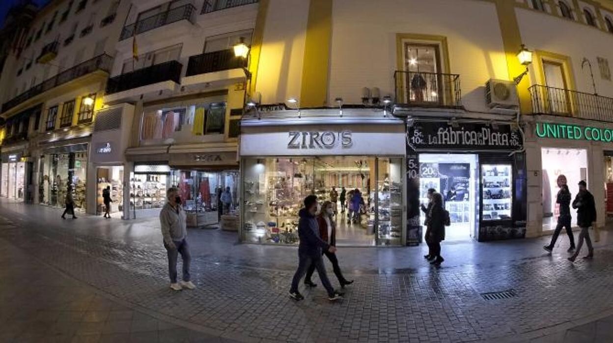 Ambiente comecial en una de las calles más céntricas de Sevilla