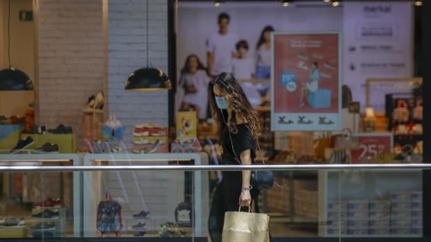 ¿Qué tiendas y centros comerciales abren los días festivos de la Semana Santa 2021 en Sevilla?