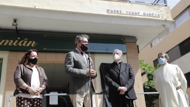 El Padre Isaac García ya tiene una calle junto al colegio de los Padres Blancos en Los Remedios