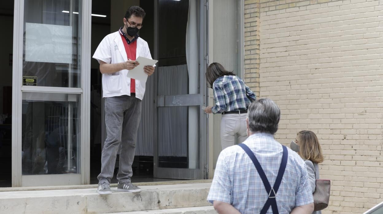 Primer día de vacunación en el Instituto Politécnico de los Remedios