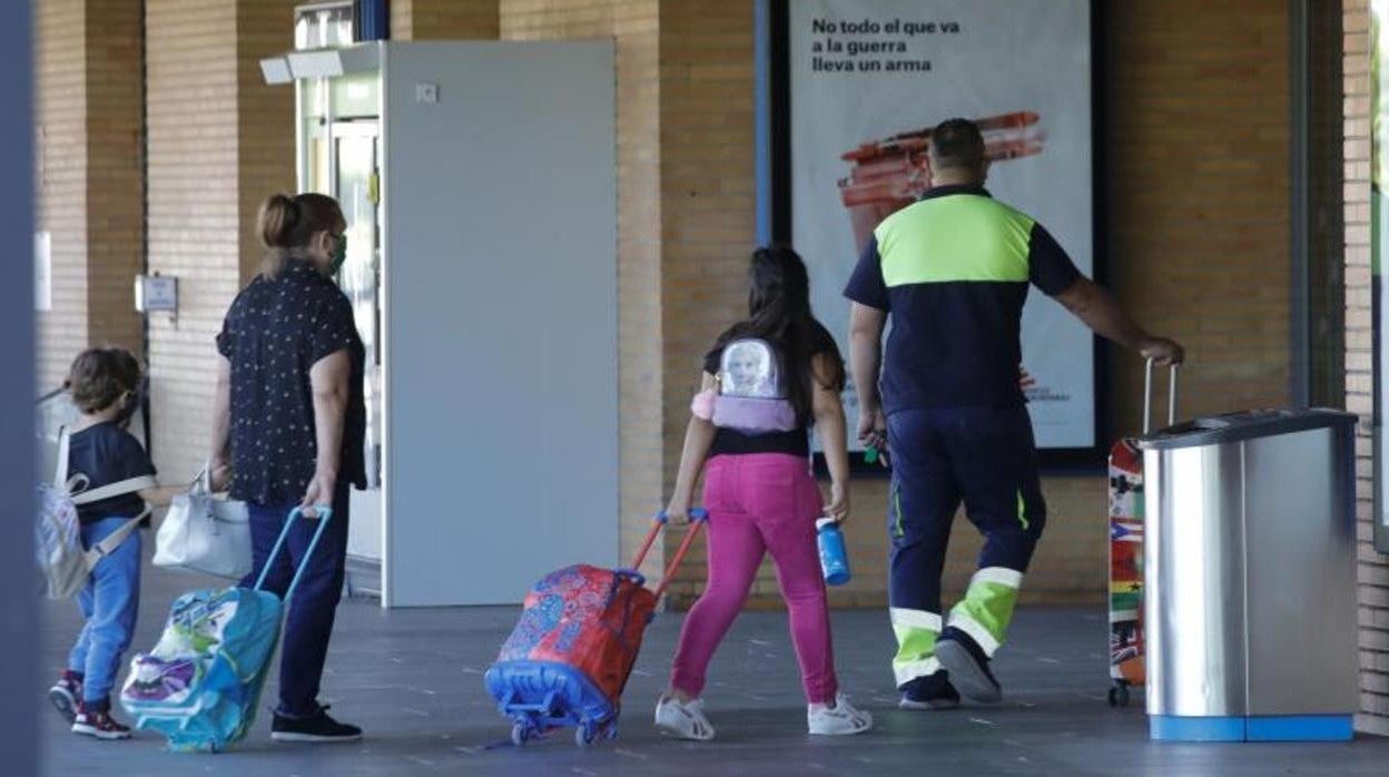Viajeros en la estación de Santa Justa