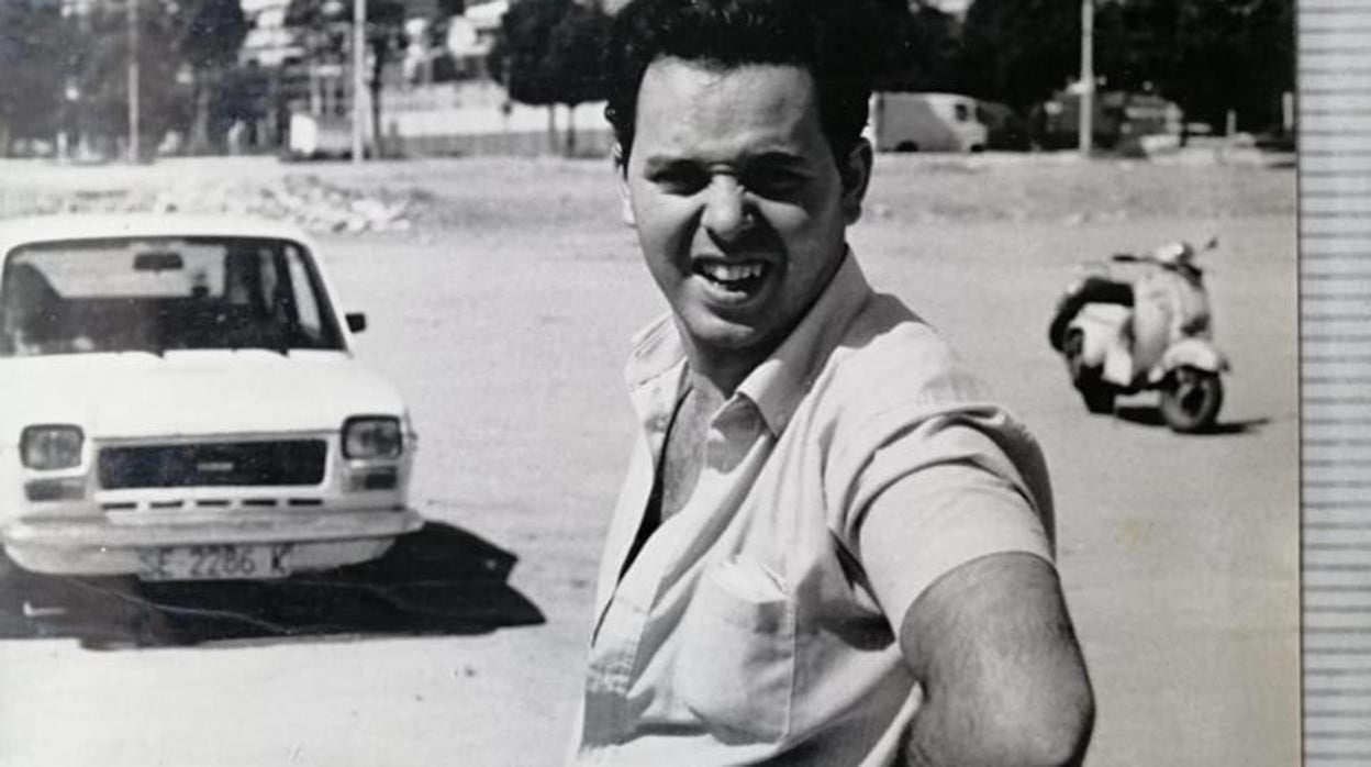 Curro España, asistiendo a un partido de futbito organizado por pubs de los Remedios