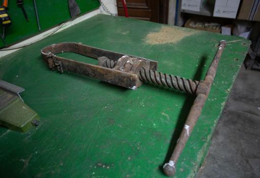 Uno de los dos garrote vil que se custodian en la Audiencia de Sevilla