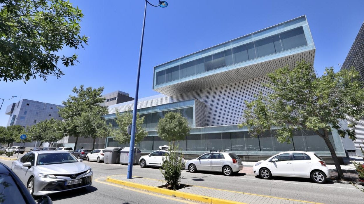 El inmueble, en el que se invirtieron más de 30 millones de euros de fondos públicos, lleva diez años cerrado